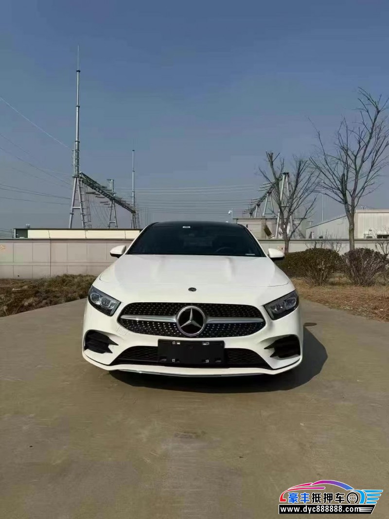 22年奔驰A轿车抵押车出售