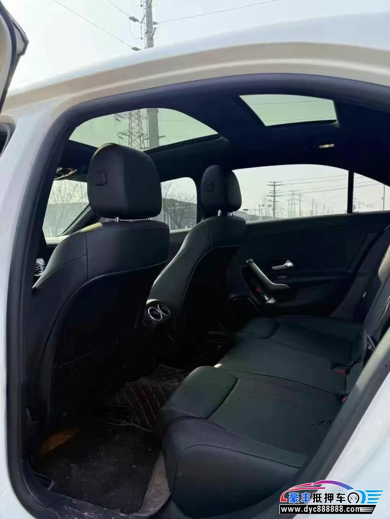 22年奔驰A轿车抵押车出售