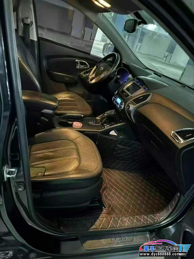 12年现代ix35轿车抵押车出售