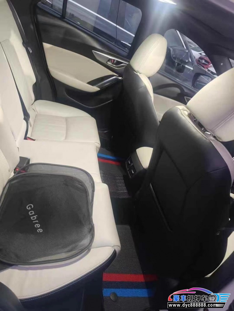 17年马自达CX-4轿车抵押车出售