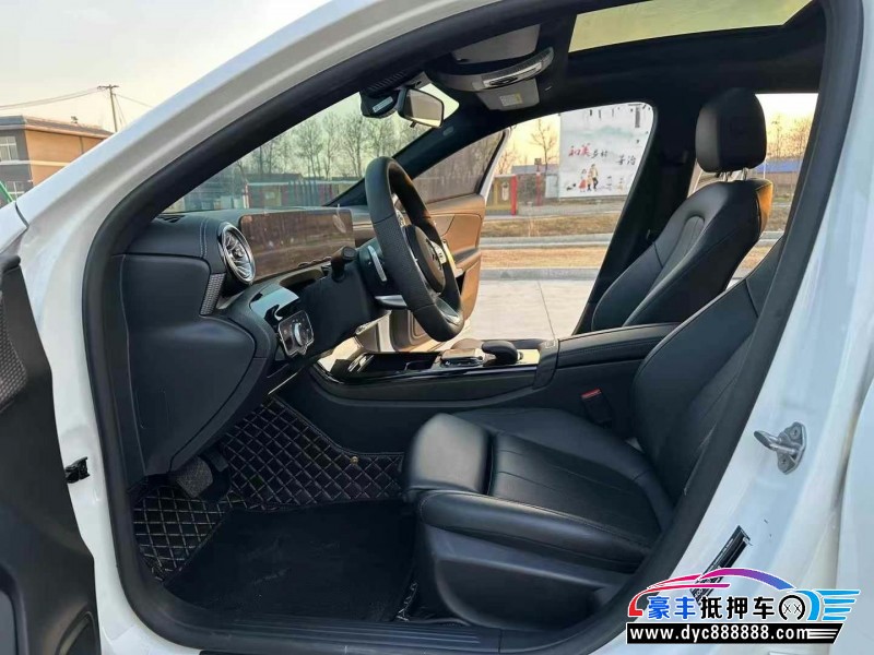 22年奔驰A轿车抵押车出售