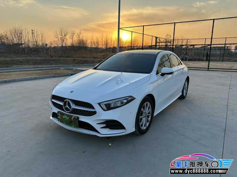 22年奔驰A轿车抵押车出售