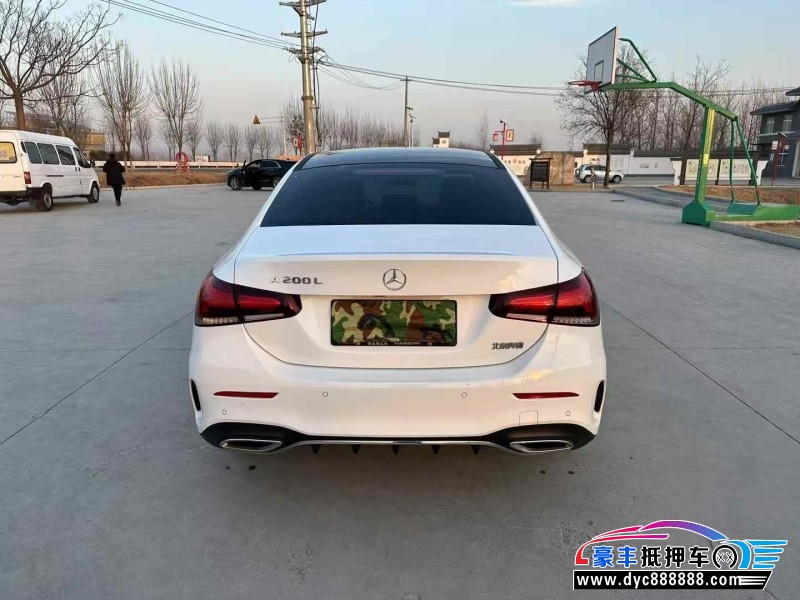 22年奔驰A轿车抵押车出售