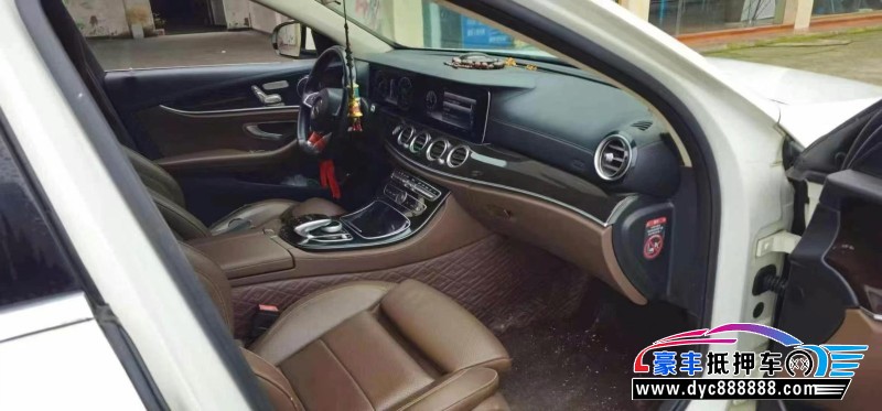 17年奔驰E轿车抵押车出售