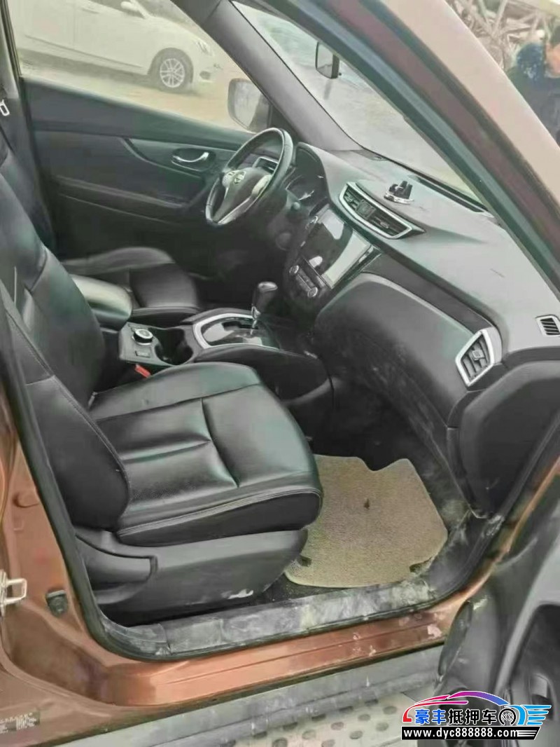 14年日产奇骏轿车抵押车出售