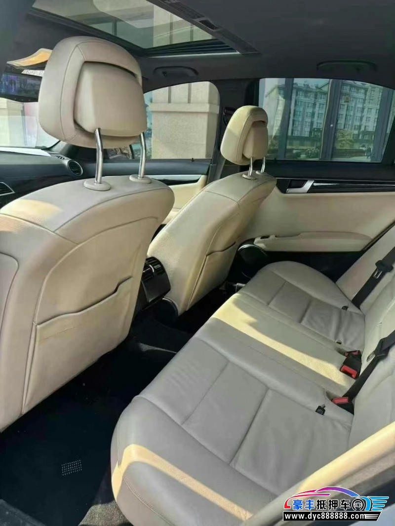 13年奔驰C轿车抵押车出售