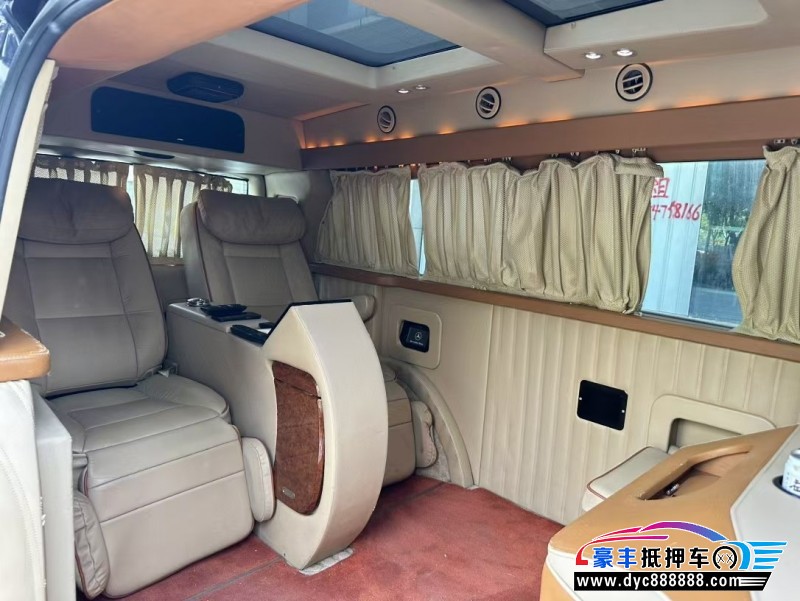 13年奔驰威霆轿车抵押车出售