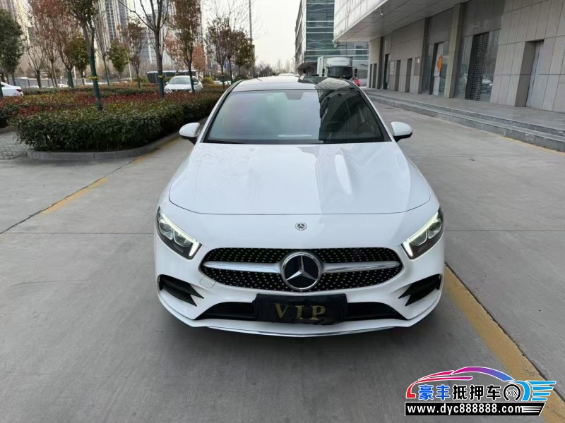 21年奔驰A轿车抵押车出售