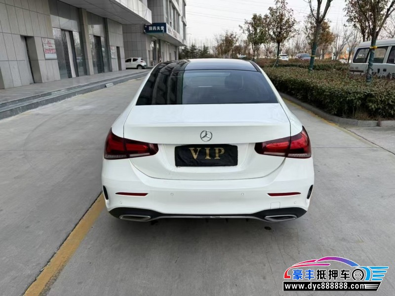 21年奔驰A轿车抵押车出售