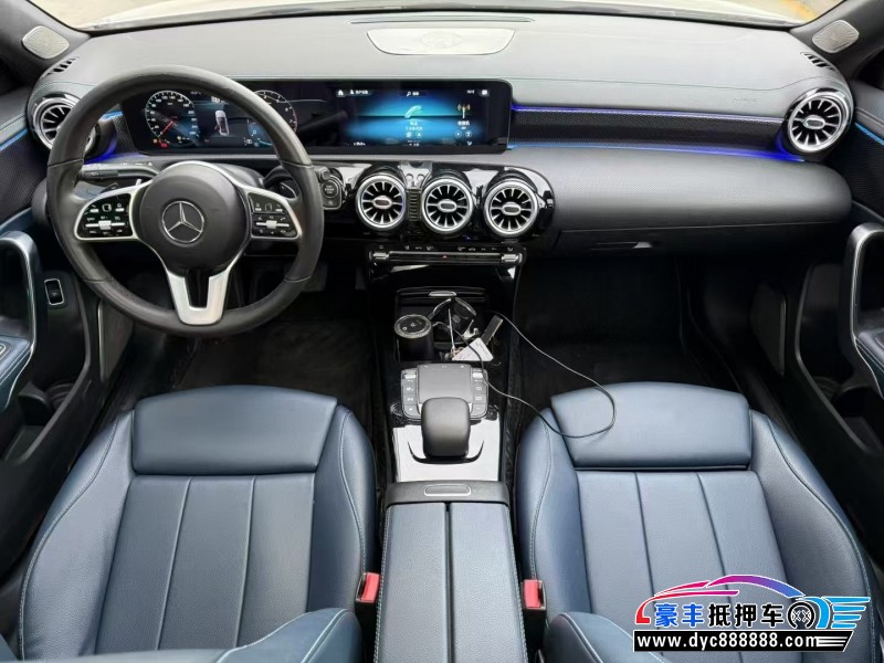 21年奔驰A轿车抵押车出售