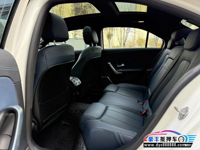 21年奔驰A轿车抵押车出售