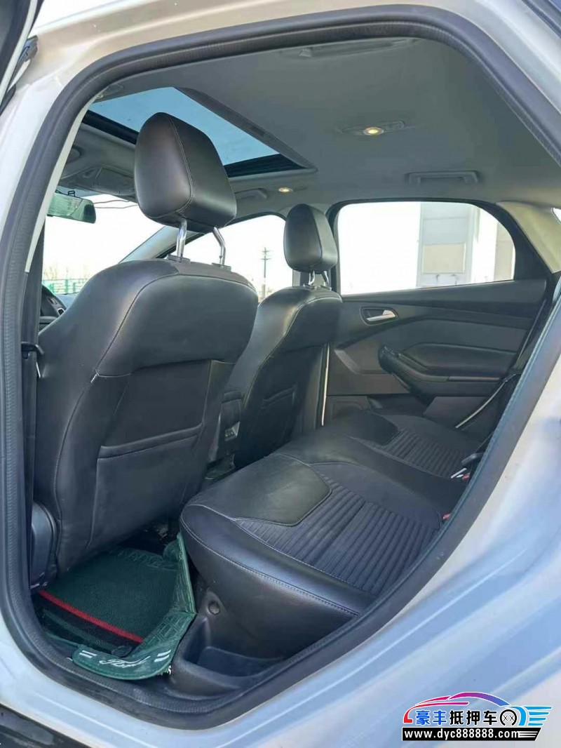 17年福特福克斯轿车抵押车出售