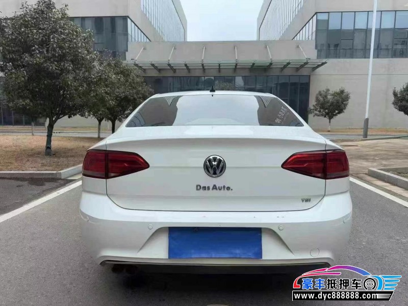 15年大众凌渡轿车抵押车出售