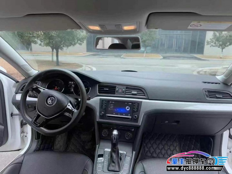 15年大众凌渡轿车抵押车出售