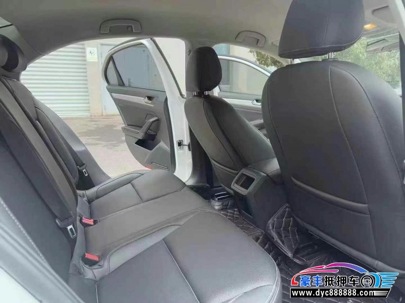 15年大众凌渡轿车抵押车出售