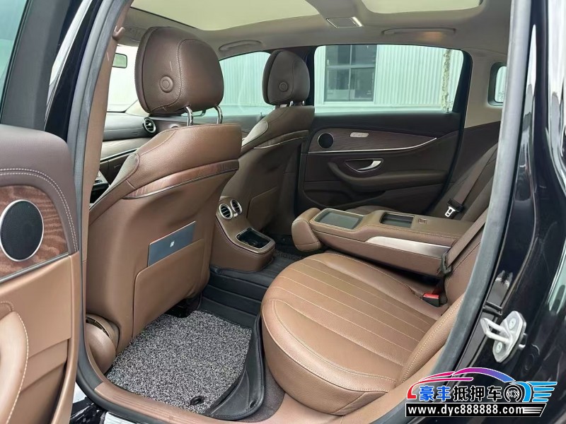 22年奔驰E轿车抵押车出售