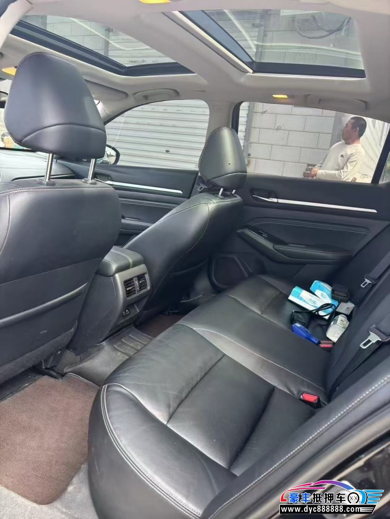 21年日产天籁轿车抵押车出售