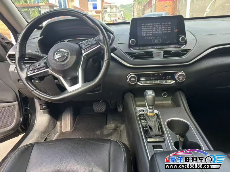 21年日产天籁轿车抵押车出售