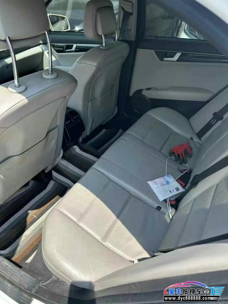 13年奔驰C轿车抵押车出售