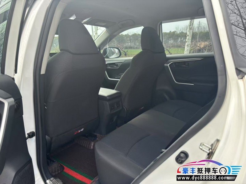 21年丰田RAV4轿车抵押车出售