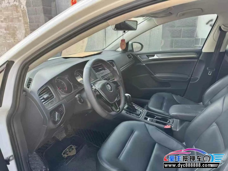 16年大众高尔夫轿车抵押车出售