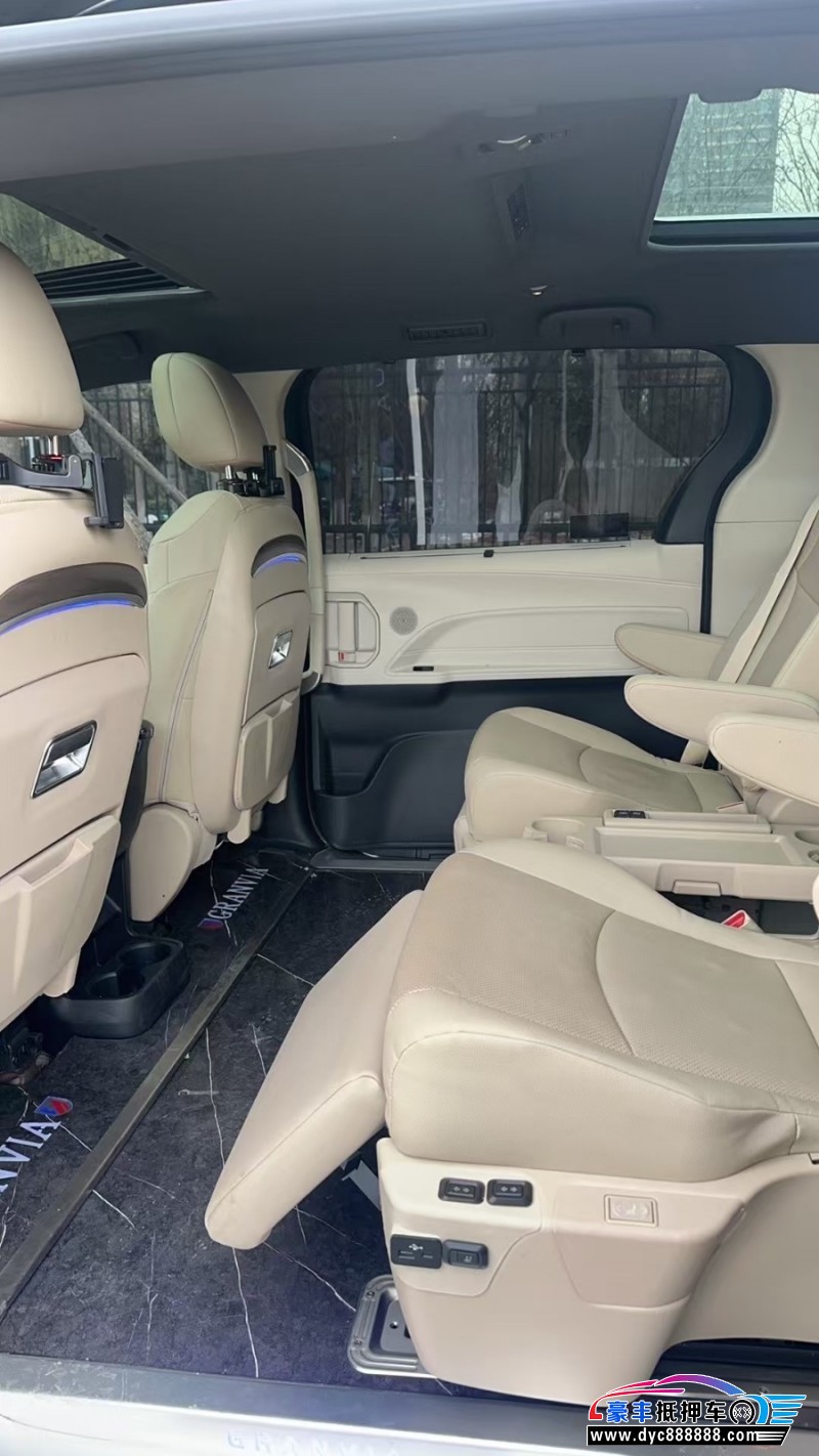 23年丰田格瑞维亚轿车抵押车出售