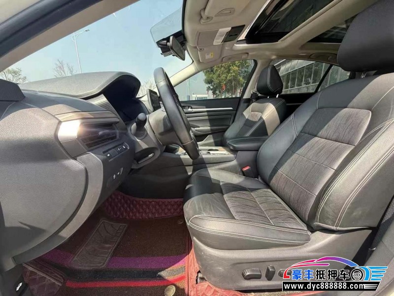 22年日产天籁轿车抵押车出售