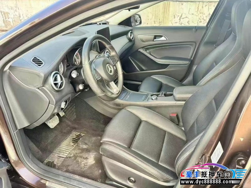 17年奔驰GLA轿车抵押车出售