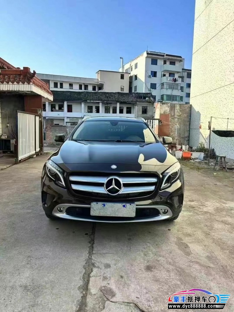 17年奔驰GLA轿车抵押车出售