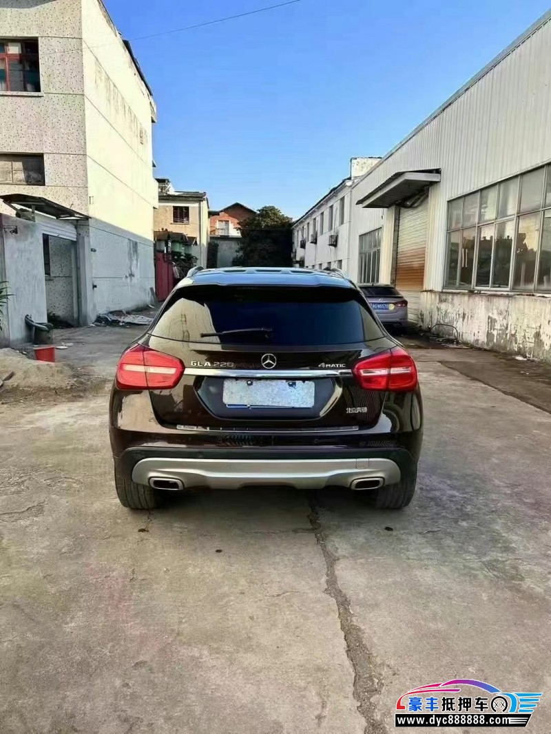 17年奔驰GLA轿车抵押车出售