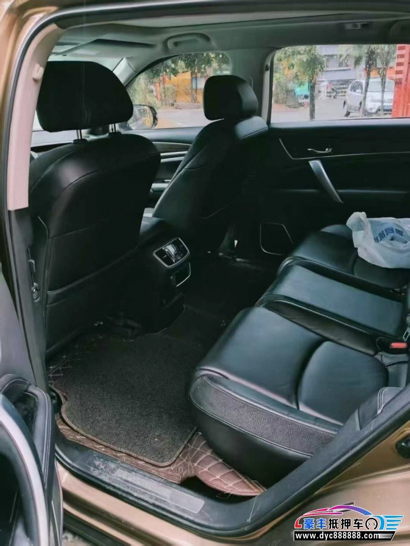 17年本田冠道轿车抵押车出售