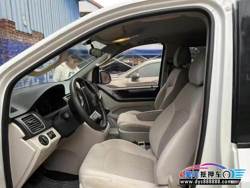 14年上汽大通G10轿车抵押车出售