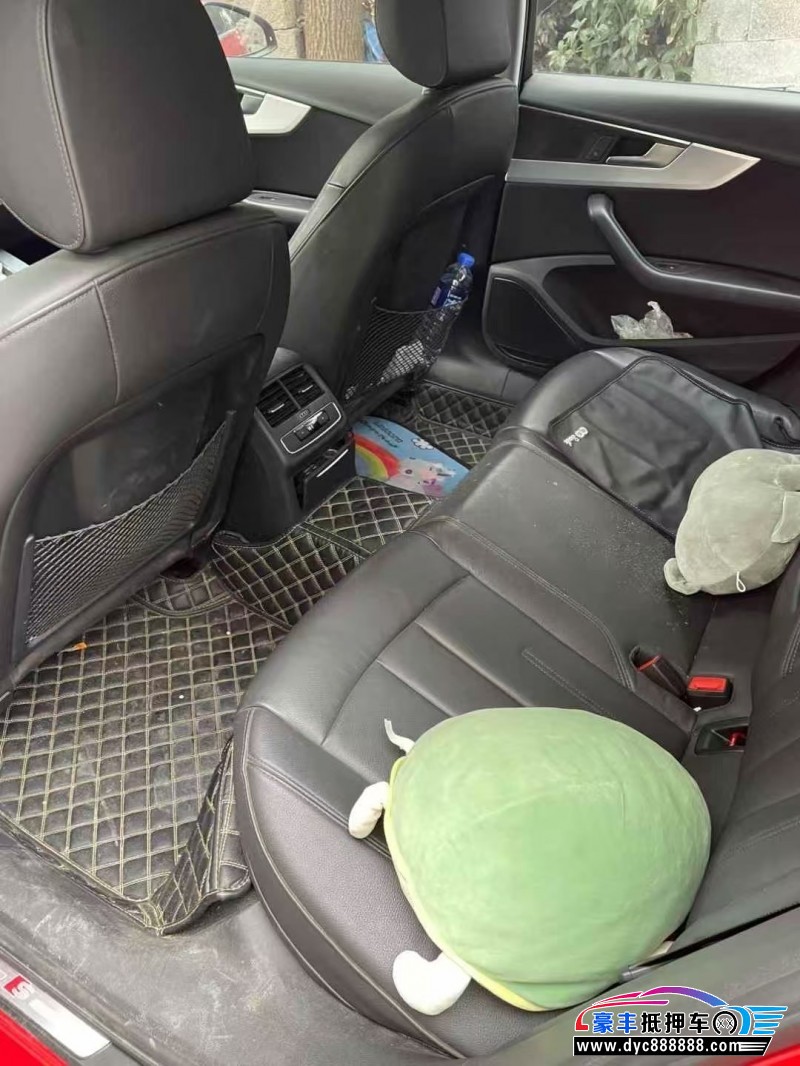 19年奥迪A4L轿车抵押车出售