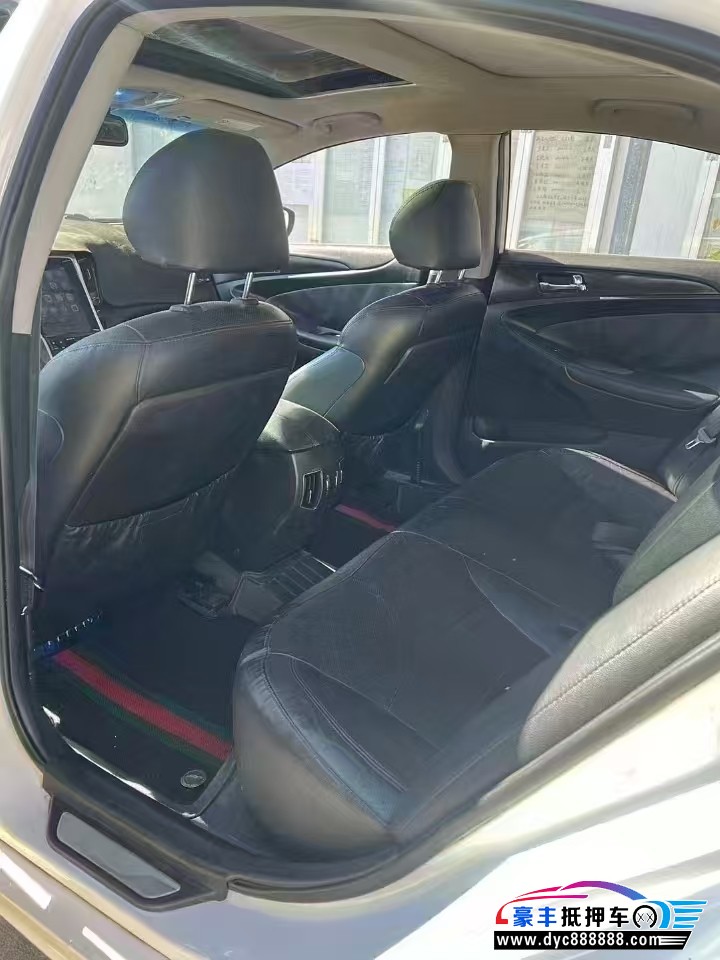 11年现代索纳塔八轿车抵押车出售