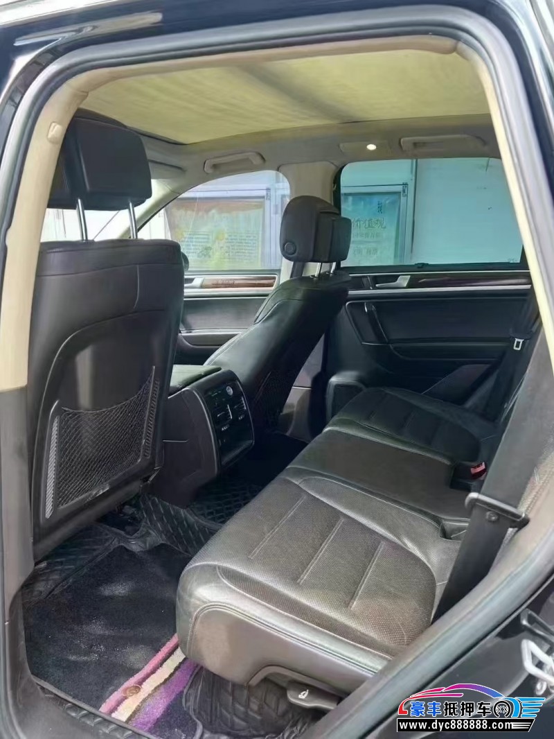 13年大众途锐轿车抵押车出售