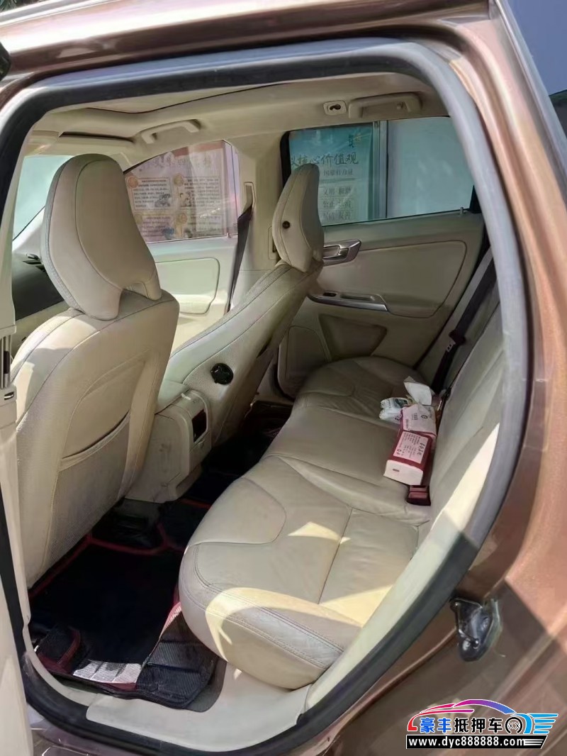 12年沃尔沃XC60轿车抵押车出售