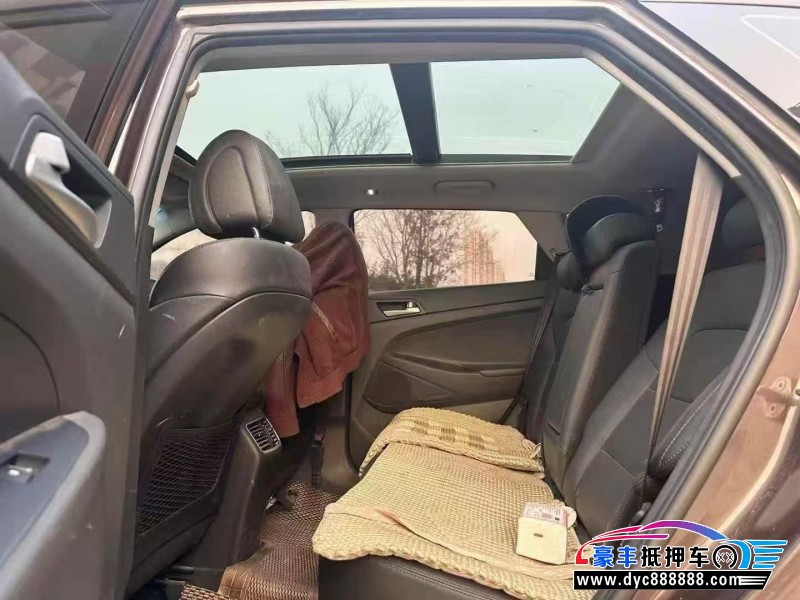 18年现代途胜轿车抵押车出售