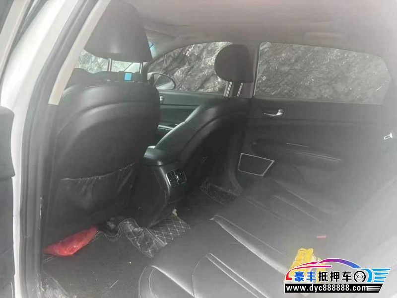 17年起亚K5轿车抵押车出售