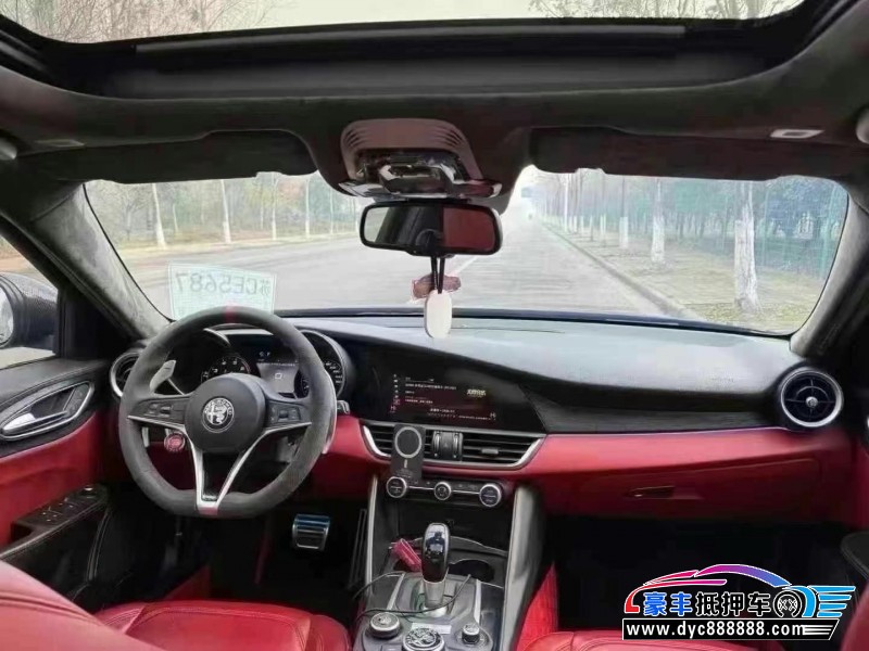20年阿尔法·罗密欧Giulia轿车抵押车出售