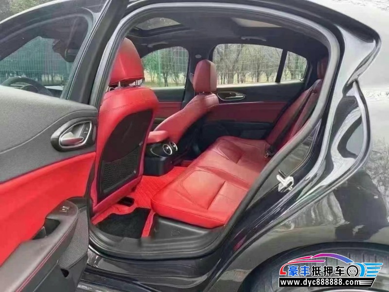 20年阿尔法·罗密欧Giulia轿车抵押车出售