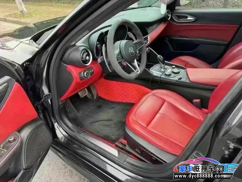 20年阿尔法·罗密欧Giulia轿车抵押车出售