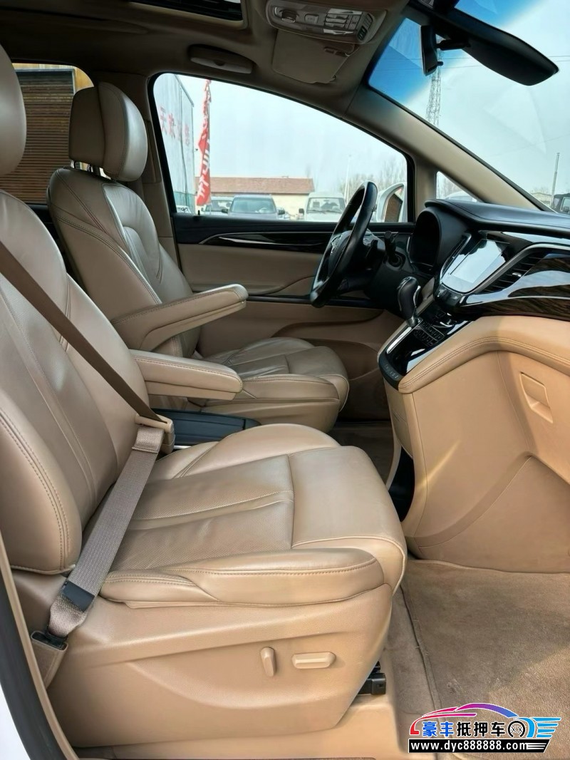 17年别克GL8轿车抵押车出售