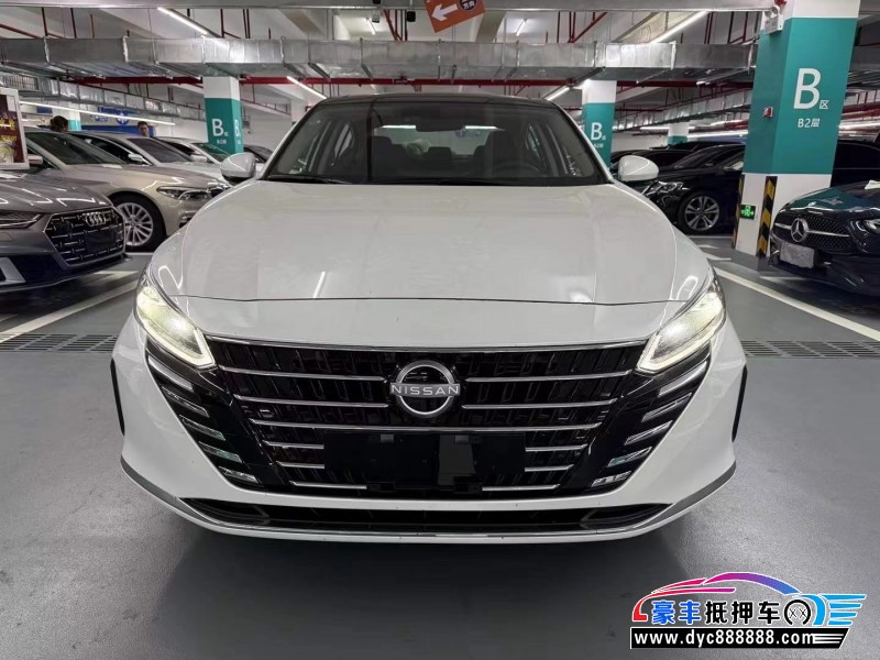 25年日产天籁轿车抵押车出售