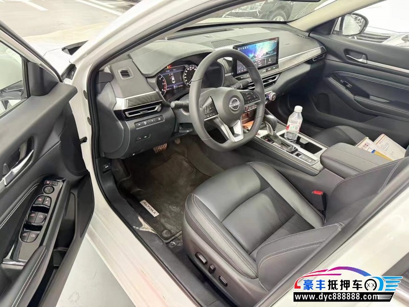 25年日产天籁轿车抵押车出售