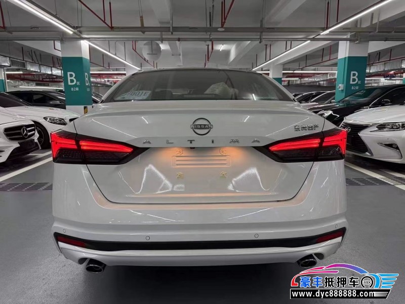 25年日产天籁轿车抵押车出售