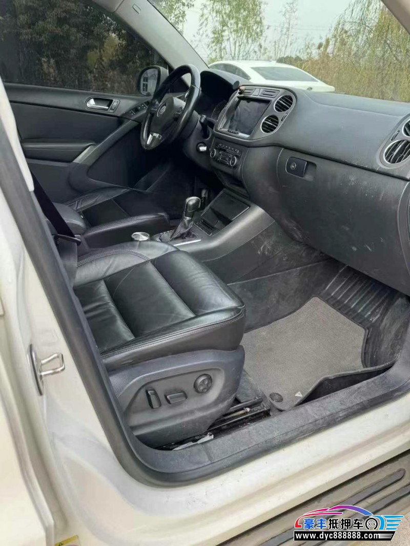 12年大众途观轿车抵押车出售