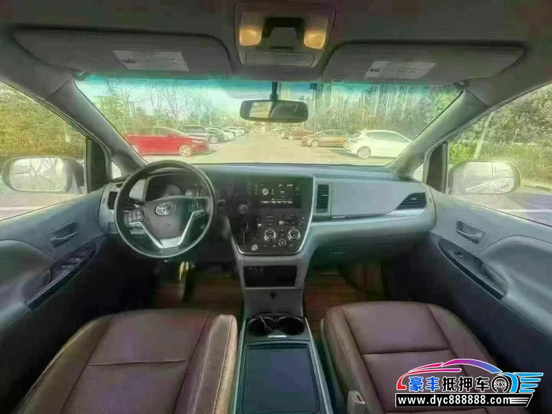 18年丰田塞纳轿车抵押车出售