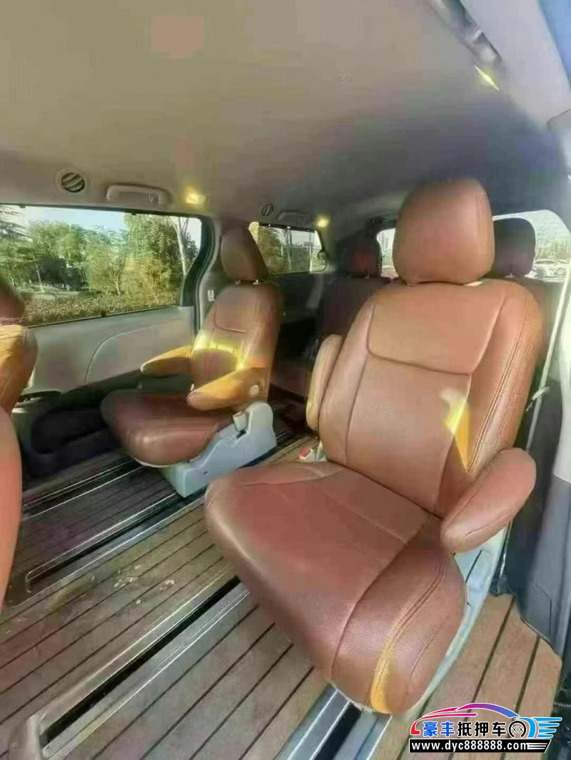 18年丰田塞纳轿车抵押车出售