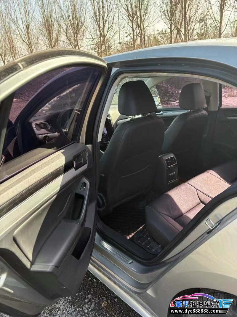 18年大众速腾轿车抵押车出售