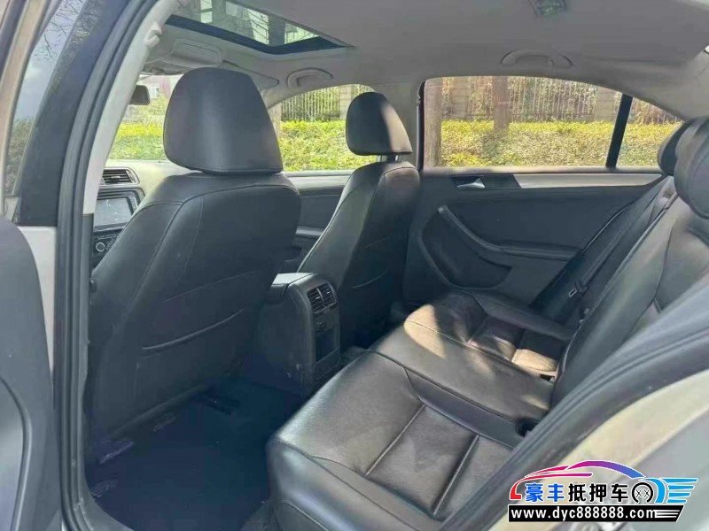 14年大众速腾轿车抵押车出售